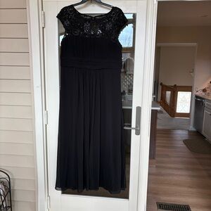 Ever Pretty Wedding/MOB/Formal NWT Beaded Cap Sleeve Gown. Size 22. INV25/477